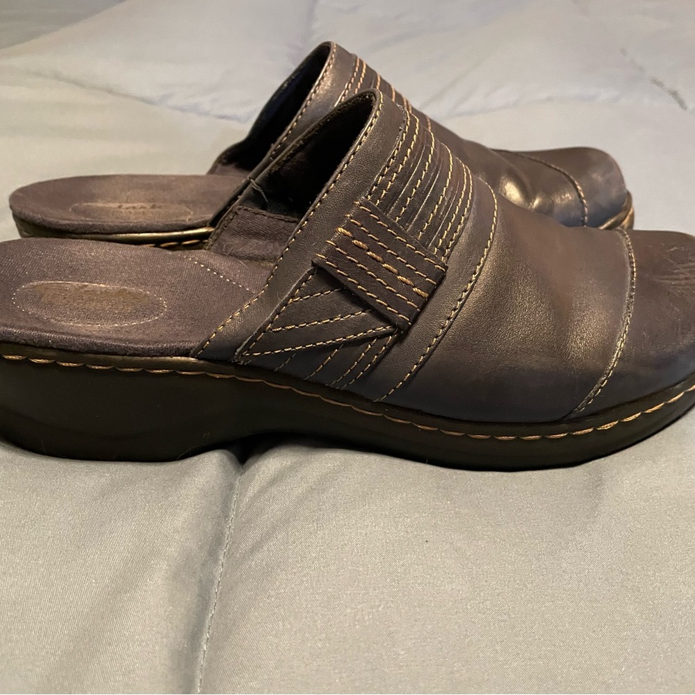 Clarks- Navy- size 10- good condition- no box